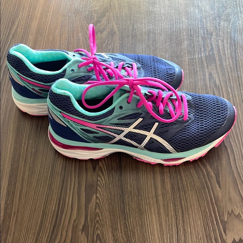 ASICS shoes - Picture 2 of 2
